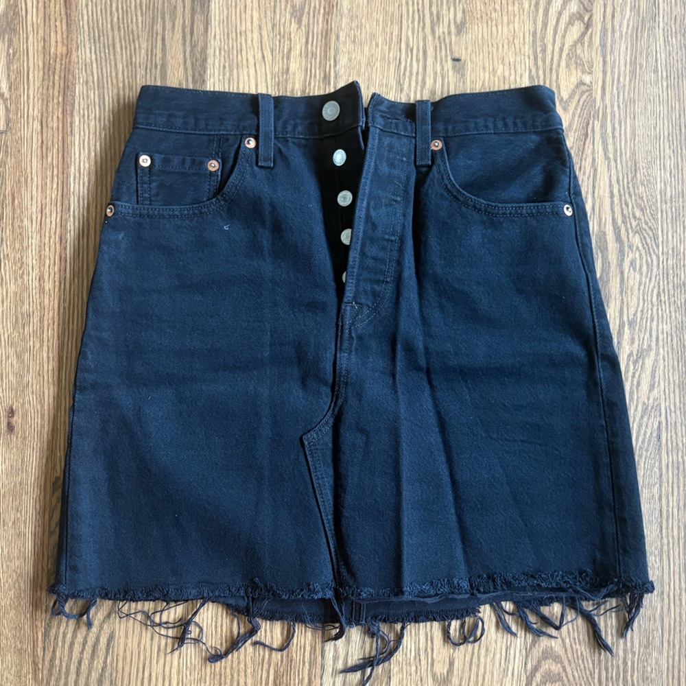 Levi’s High Rise Deconstructed Black Denim Mini Skirt 25